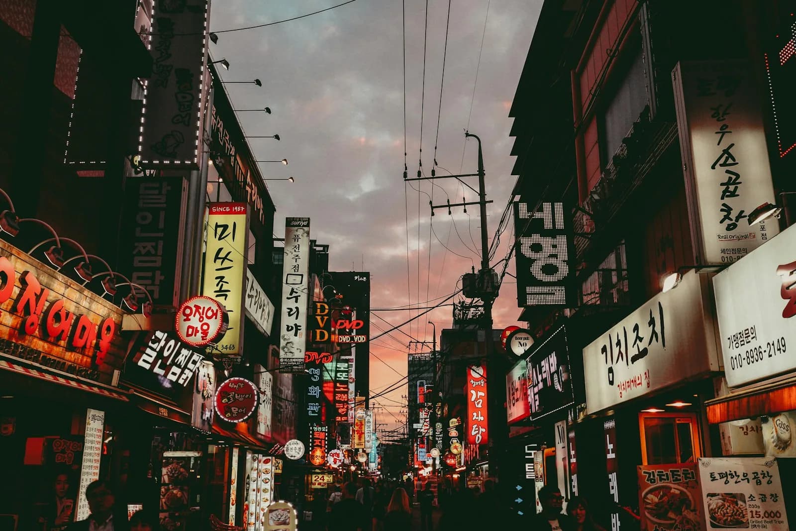 ville en corée au coucher de soleil, han et jeong